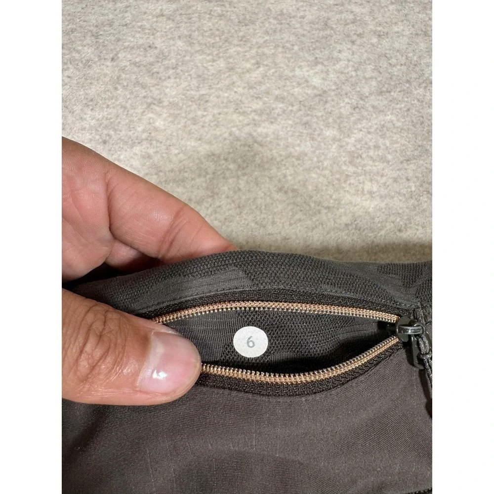 Lululemon Running Shorts Womens 6 Gray Lined Zip‎ Pocket Mesh Split Hem 3 In Run